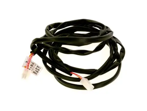 Kabel mit isolierter Ummantelung, mit mehreren Anschlüssen, von Bosch, in aufgedrehter Form, zur Verlängerung für elektrische Verbindungen verwendet.